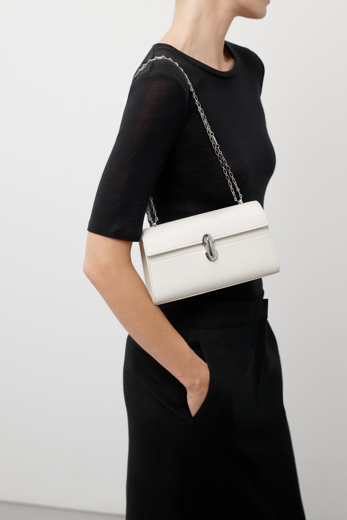 Symmetry Chain Pochette in Smooth Leather