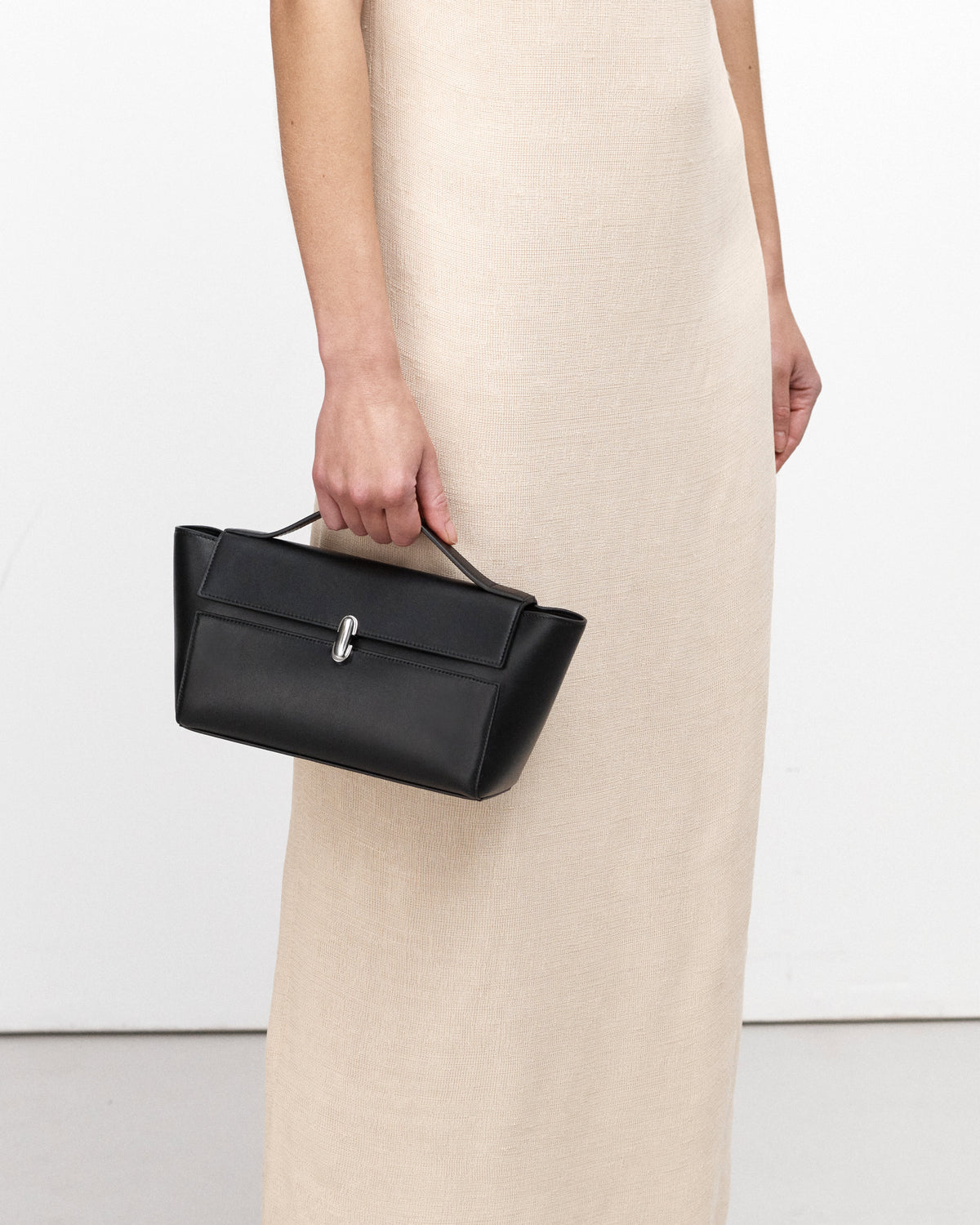 Symmetry Trapeze Pochette in Smooth Leather